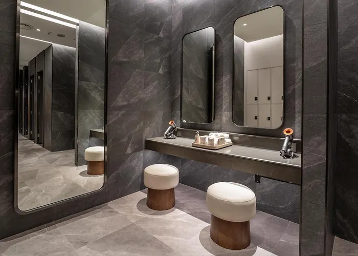 Отель Grande Centre Point Prestige