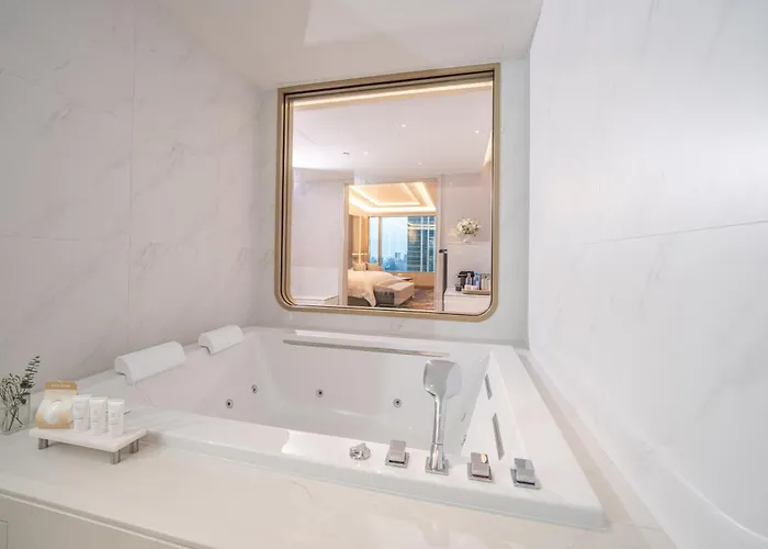 Отель Grande Centre Point Prestige 5*
